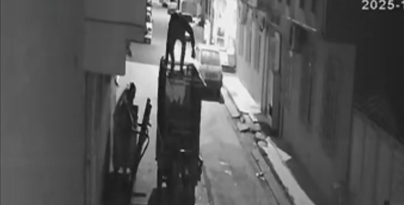 Hırsızlardan Pes Dedirten Rahatlık Koşu Bandını Saniyeler Içinde Çaldılar! (5)