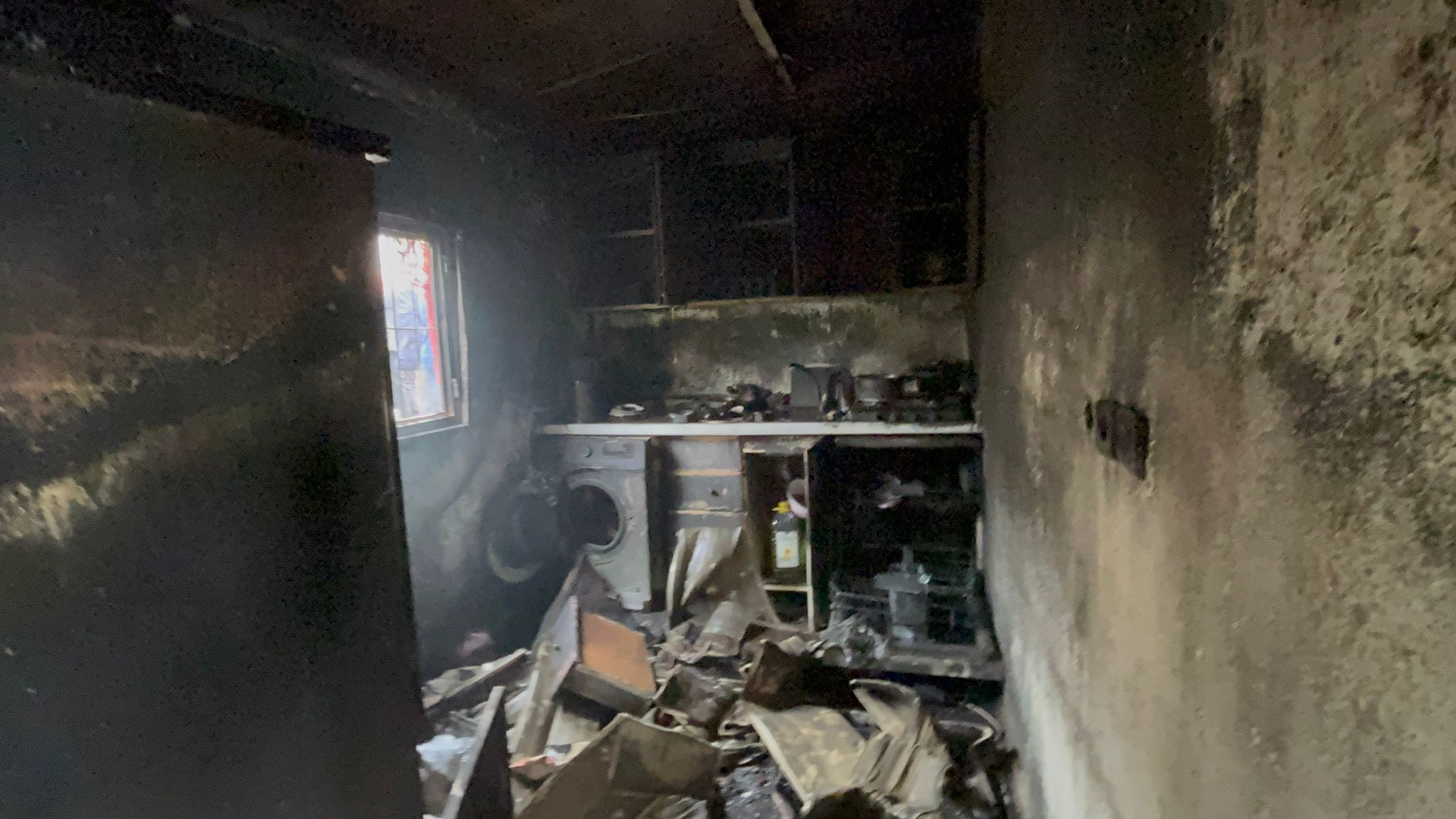 İki Ay Önce Bacaklarını Kaybetmişti… Bir Anda Büyüyen Alevler Engelli Adamı Hayattan Kopardı (3)