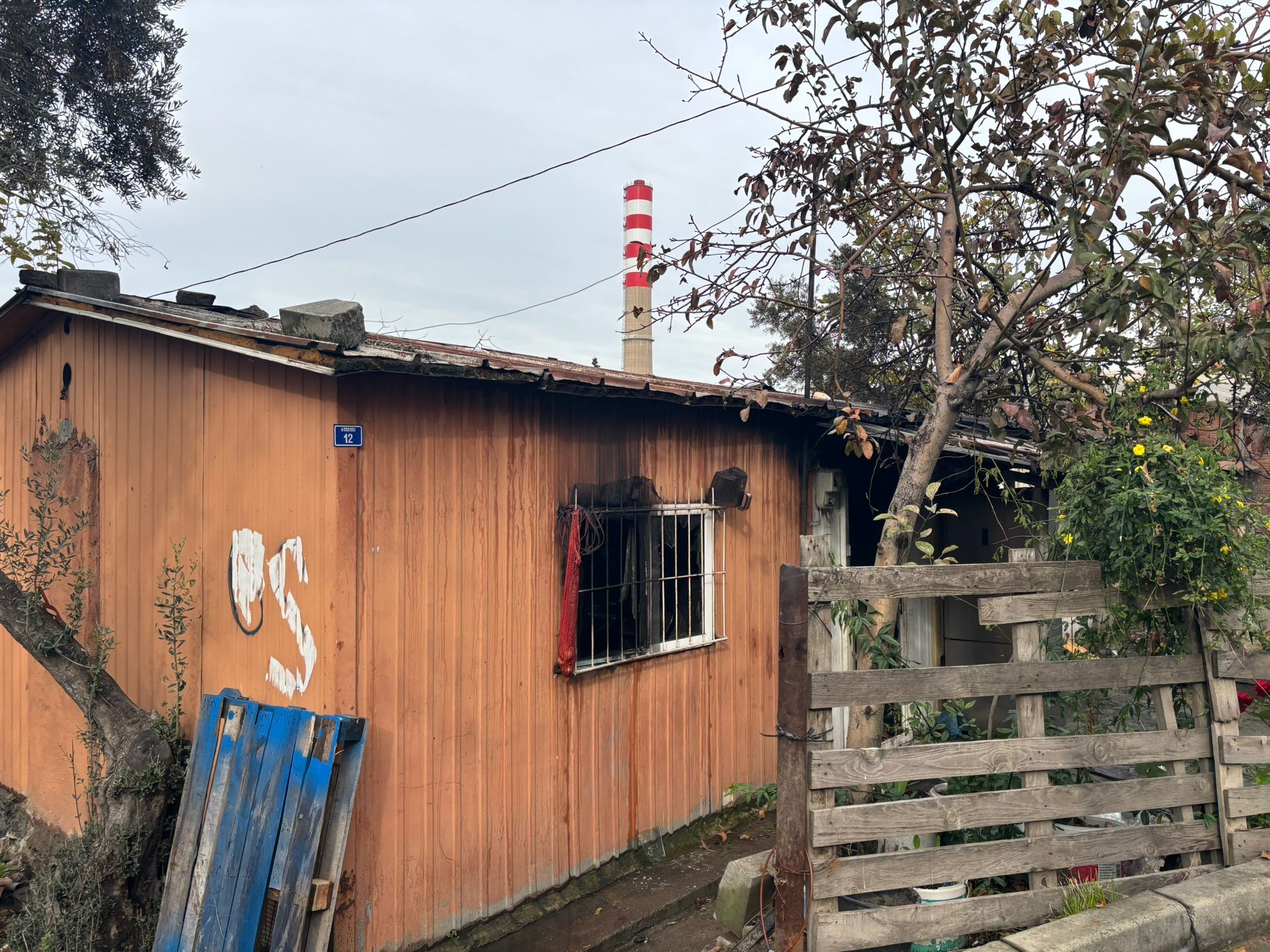 İki Ay Önce Bacaklarını Kaybetmişti… Bir Anda Büyüyen Alevler Engelli Adamı Hayattan Kopardı (6)