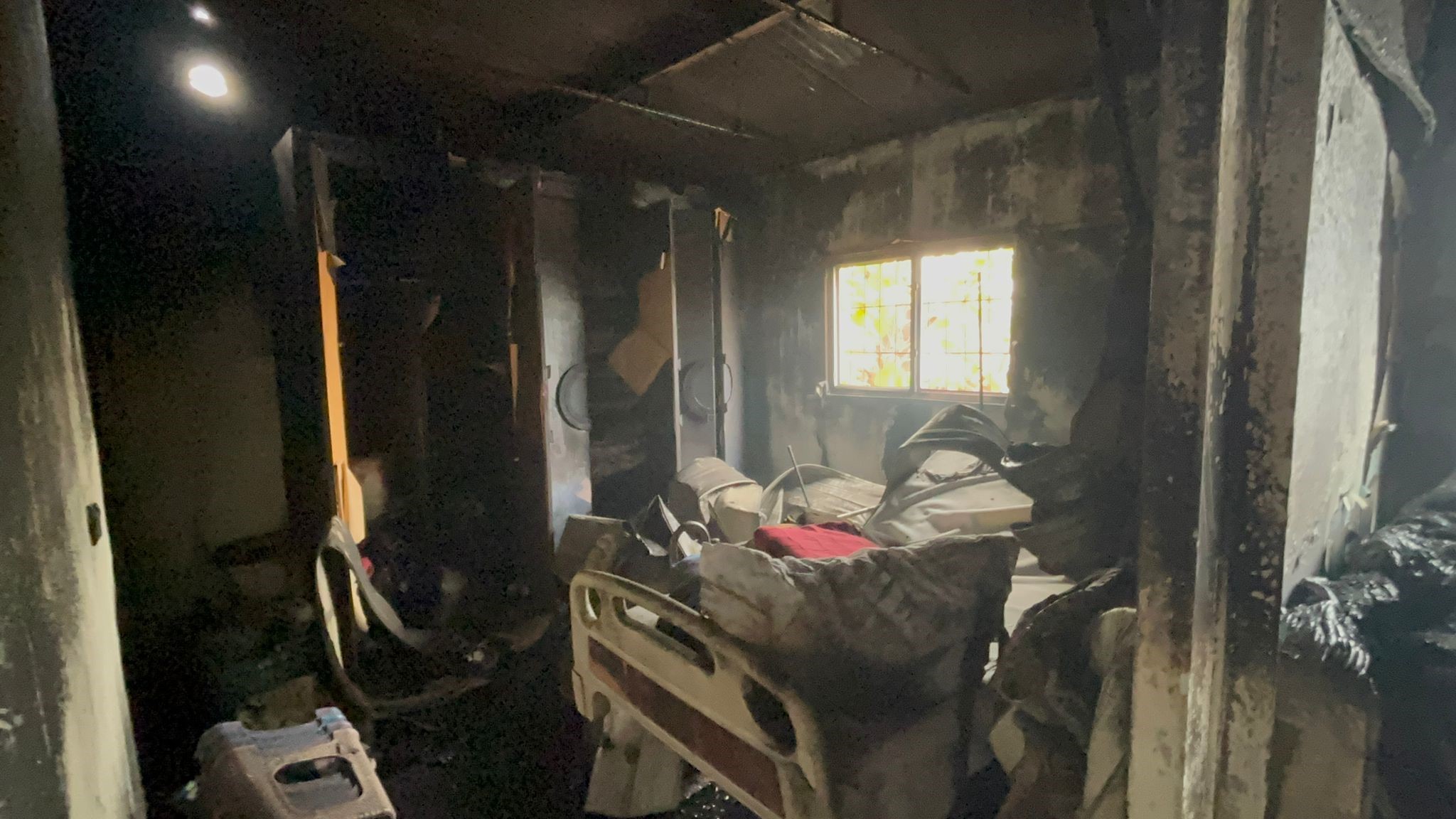 İki Ay Önce Bacaklarını Kaybetmişti… Bir Anda Büyüyen Alevler Engelli Adamı Hayattan Kopardı (8)