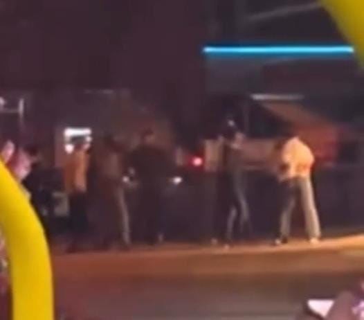 Iki Grup Arasindaki Sozlu Tartisma Kavgaya Dondu (1)