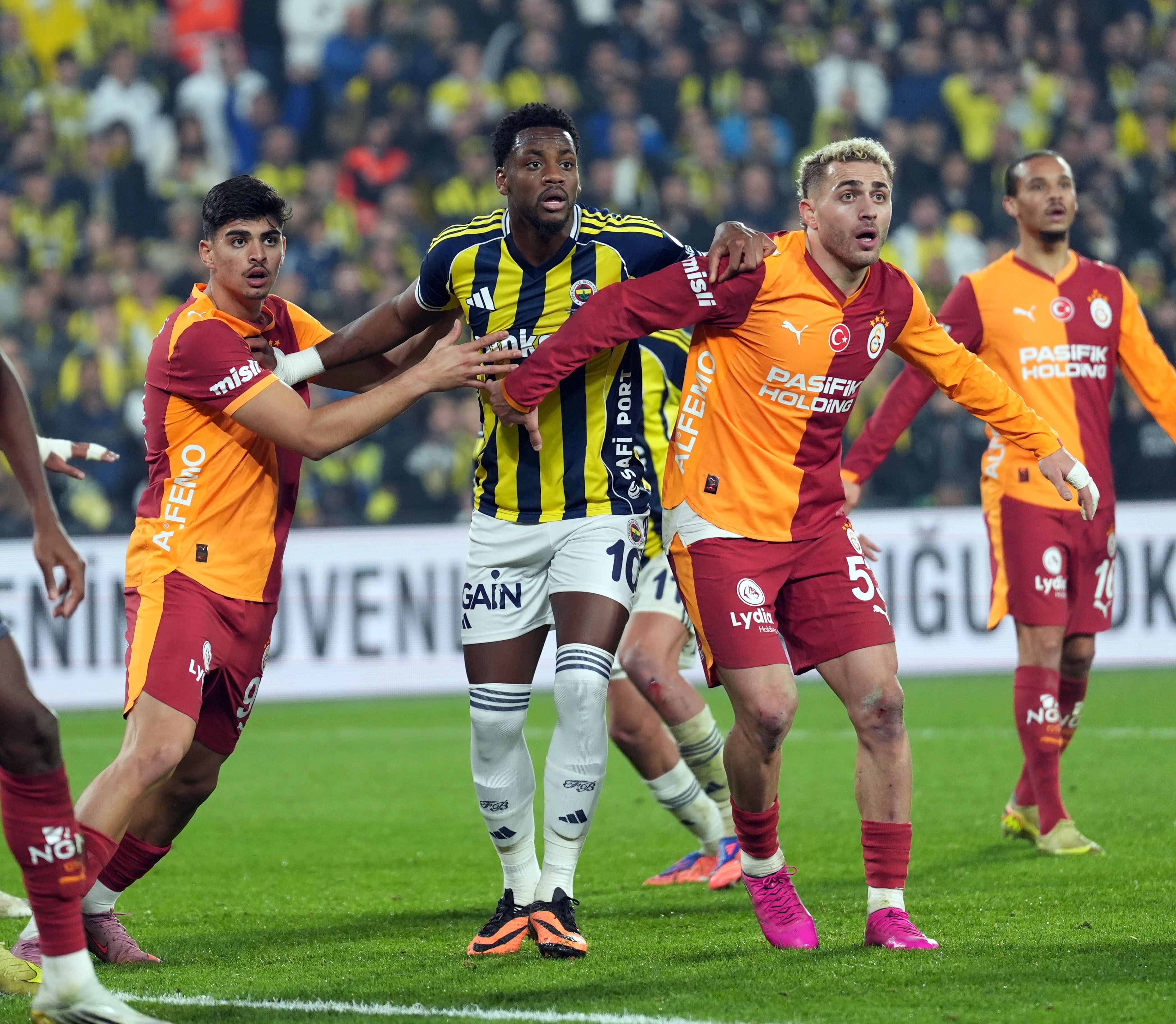 Kadıköy’de Nefes Kesen Kapışma! Dev Derbide Puanlar Paylaşıldı (8)