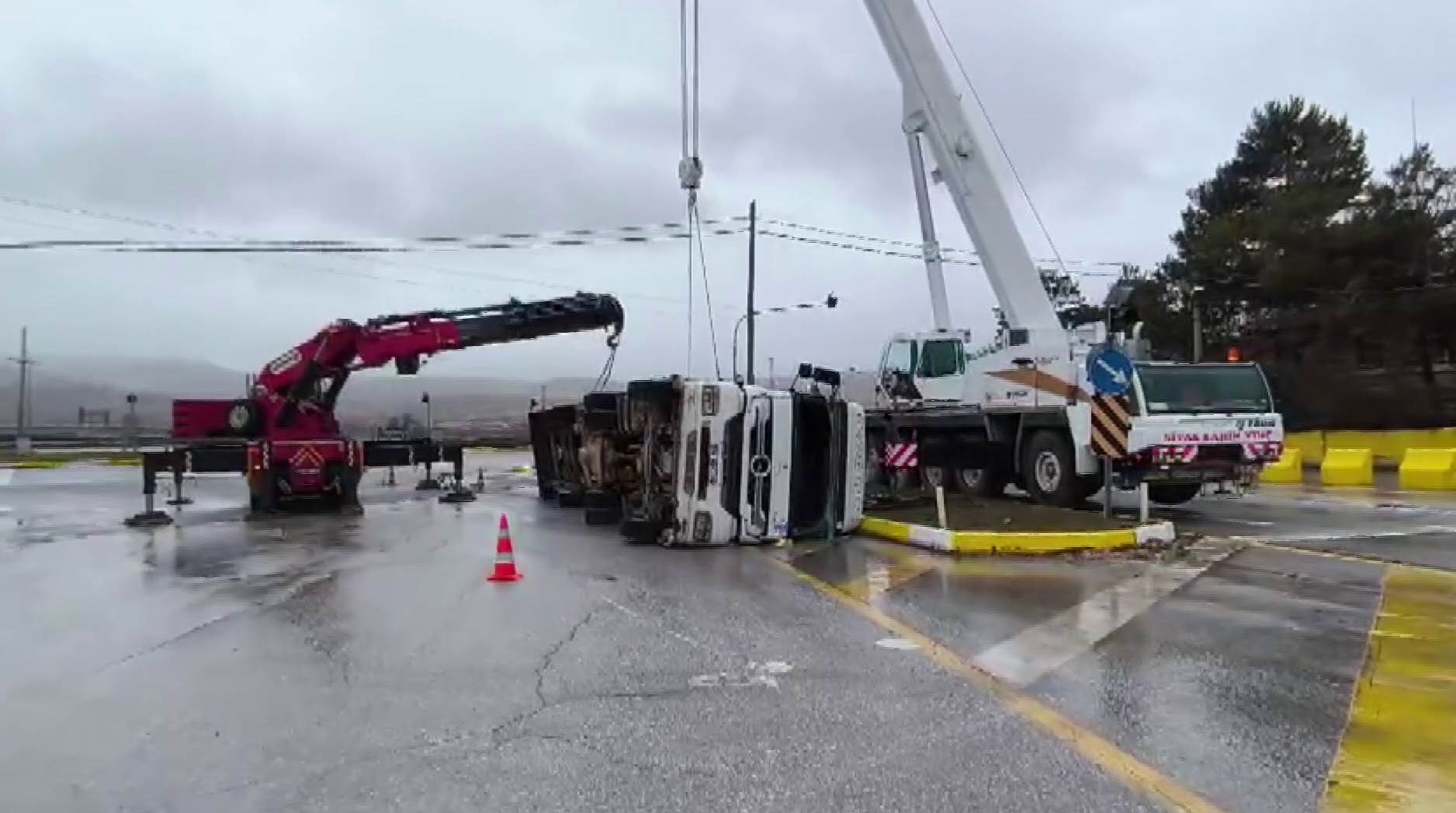Kadin Tir Soforu Gundem Oldugu Gun Tiri Yan Yatti Nazar Degdi 02
