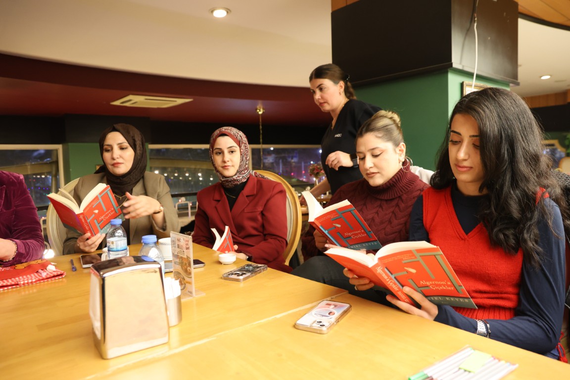 Kadinlar Altin Gunu Yerine Kitap Okuyor Sosyal Farkindalik Yaratiyorlar (3) (Orta)