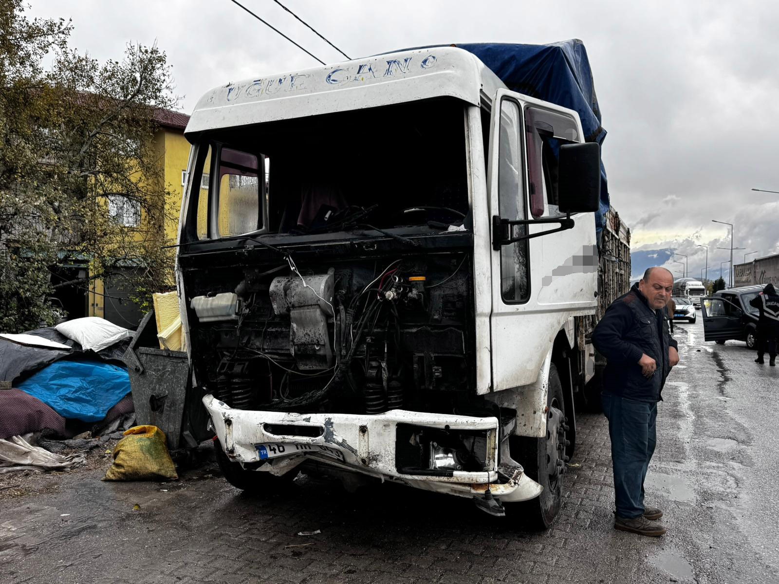 Kamyon Duramadi Arac Metrelerce Uctu 1 Olu 2 Yarali 02 (1)