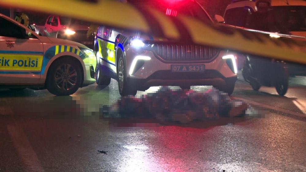 Kamyonla Carpisan Motosikletin 17 Yasindaki Surucusu Olay Yerinde Hayatini Kaybetti (4)