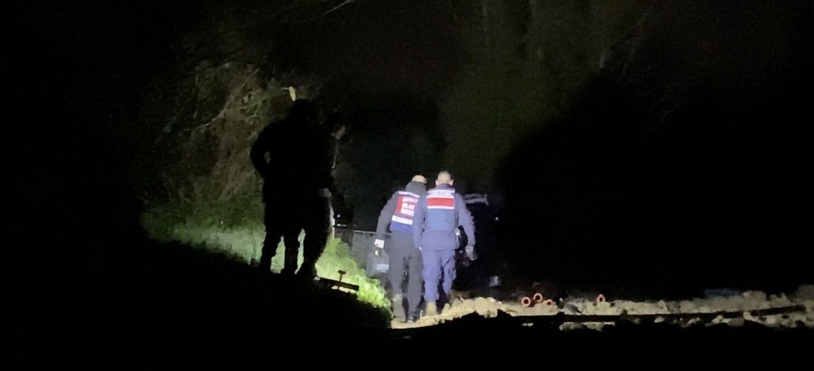 Kan Donduran Olay Kayıp Olarak Aranan Muhtar Varilde Ölü Bulundu (7)