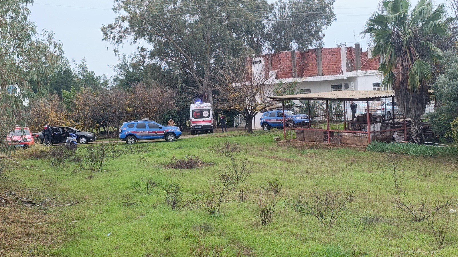 Kan Donduran Olay Tartıştığı Babasını Ve Yengesini Tabancayla Vurdu (3)