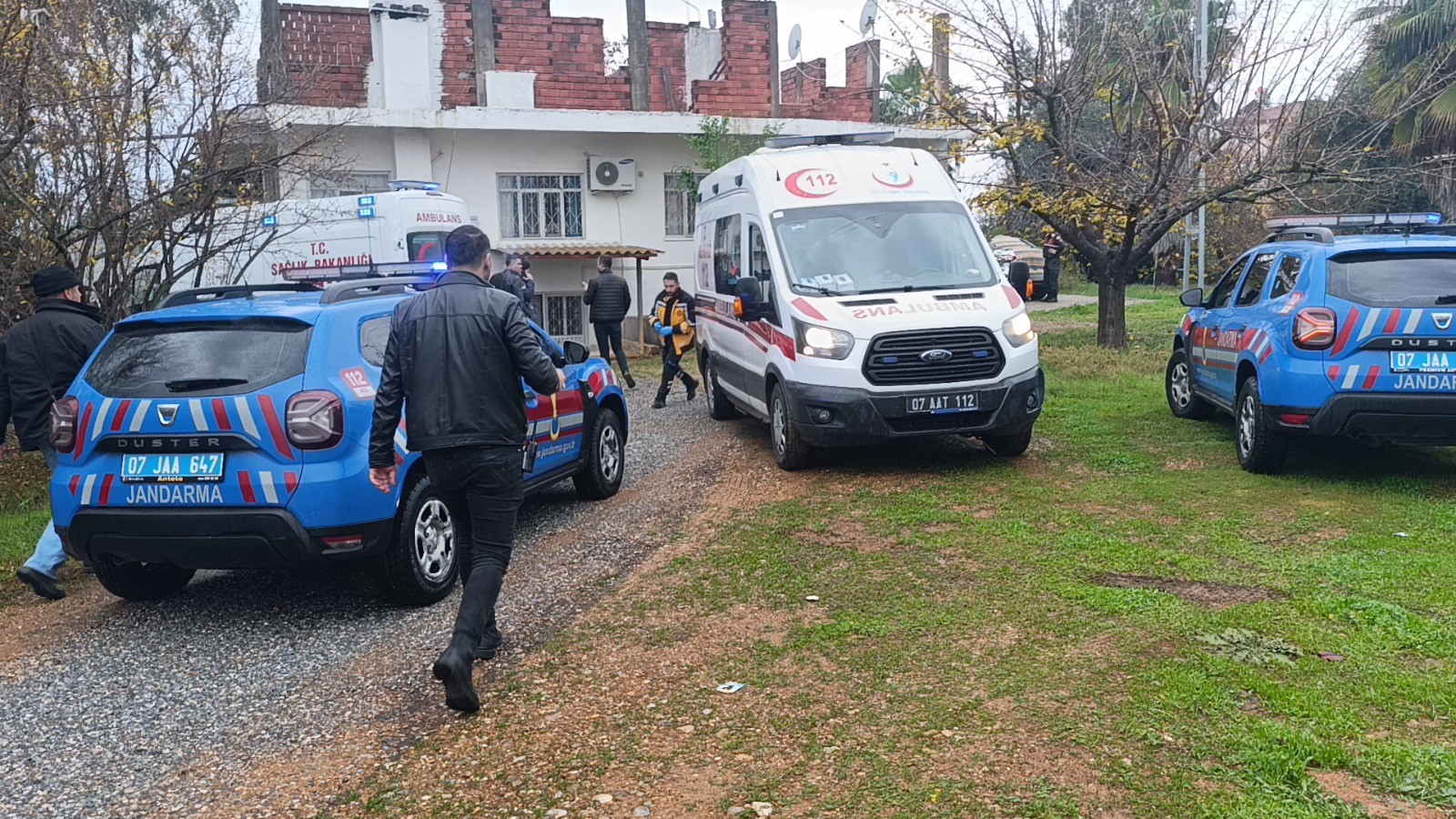 Kan Donduran Olay Tartıştığı Babasını Ve Yengesini Tabancayla Vurdu (4)