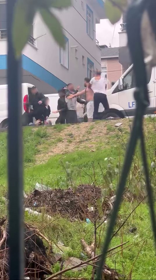 Kardeşler Arasındaki Tartışma Alevlendi Mahallede Kemer Ve Bıçaklar Konuştu (3)