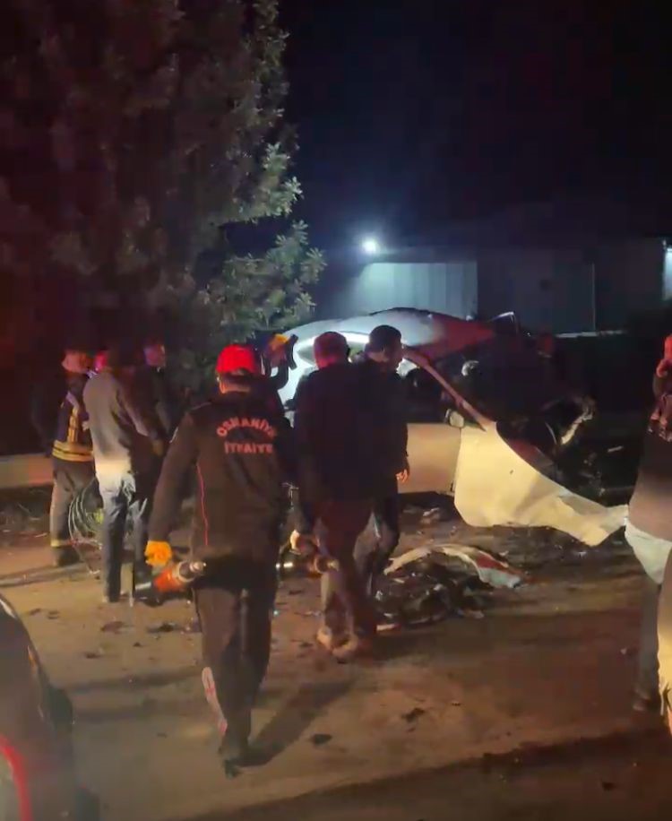 Karşı Şeride Geçti, Felaket Getirdi Kafa Kafaya Çarpışma 3 Can Aldı (3)