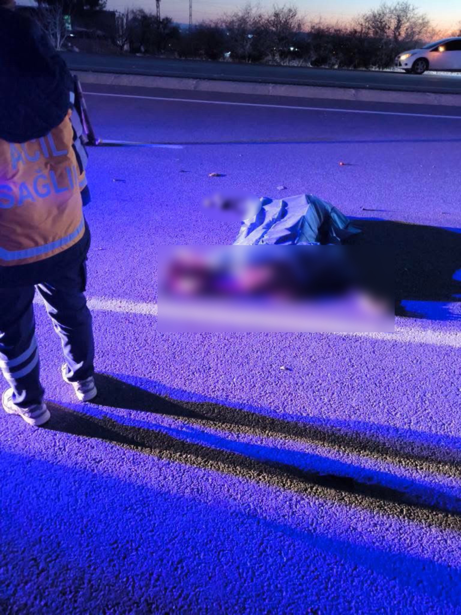 Karşıya Geçmek Isterken Otomobilin Altında Kaldı! 62 Yaşındaki Kadın Olay Yerinde Öldü (2)