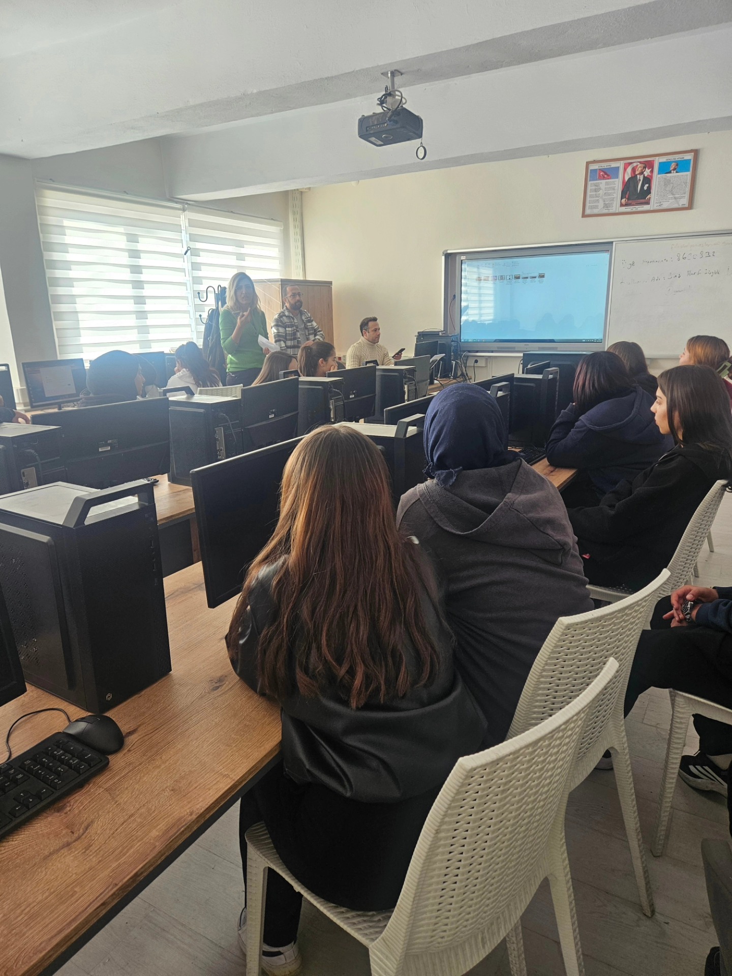 Kavaklidere Cok Programli Anadolu Lisesinde Sanat Semineri (2)
