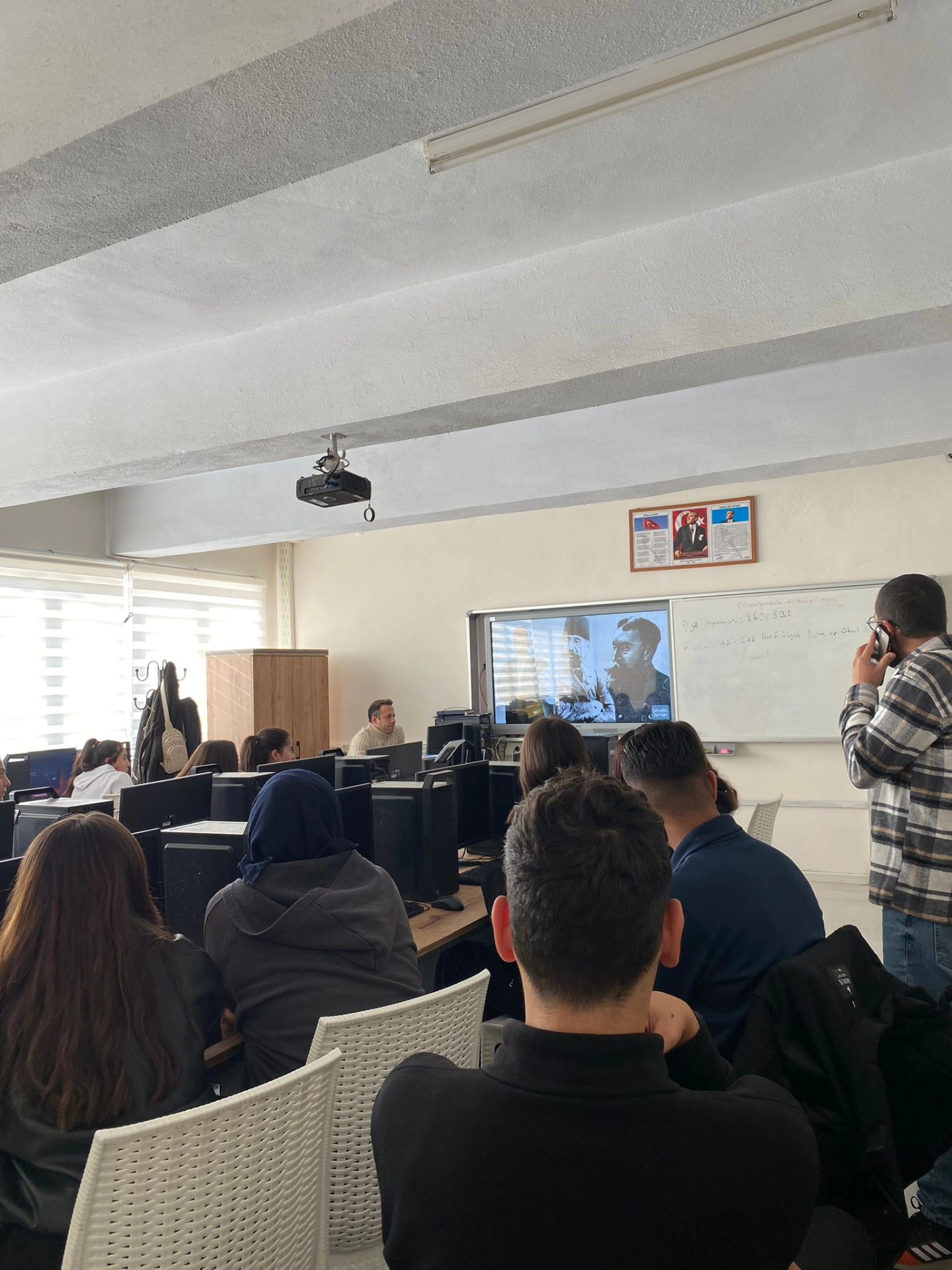 Kavaklidere Cok Programli Anadolu Lisesinde Sanat Semineri (4)