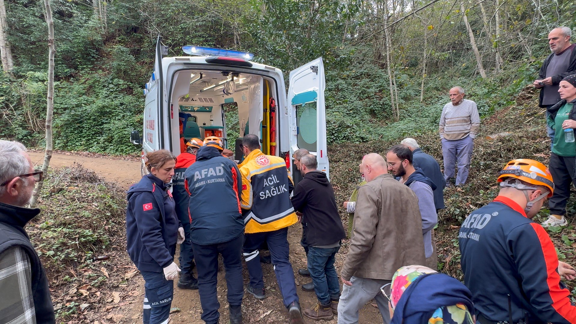 Kestiği Ağaç Üzerine Devrildi Ağaç Darbesi Vatandaşı Uçuruma Attı (3)