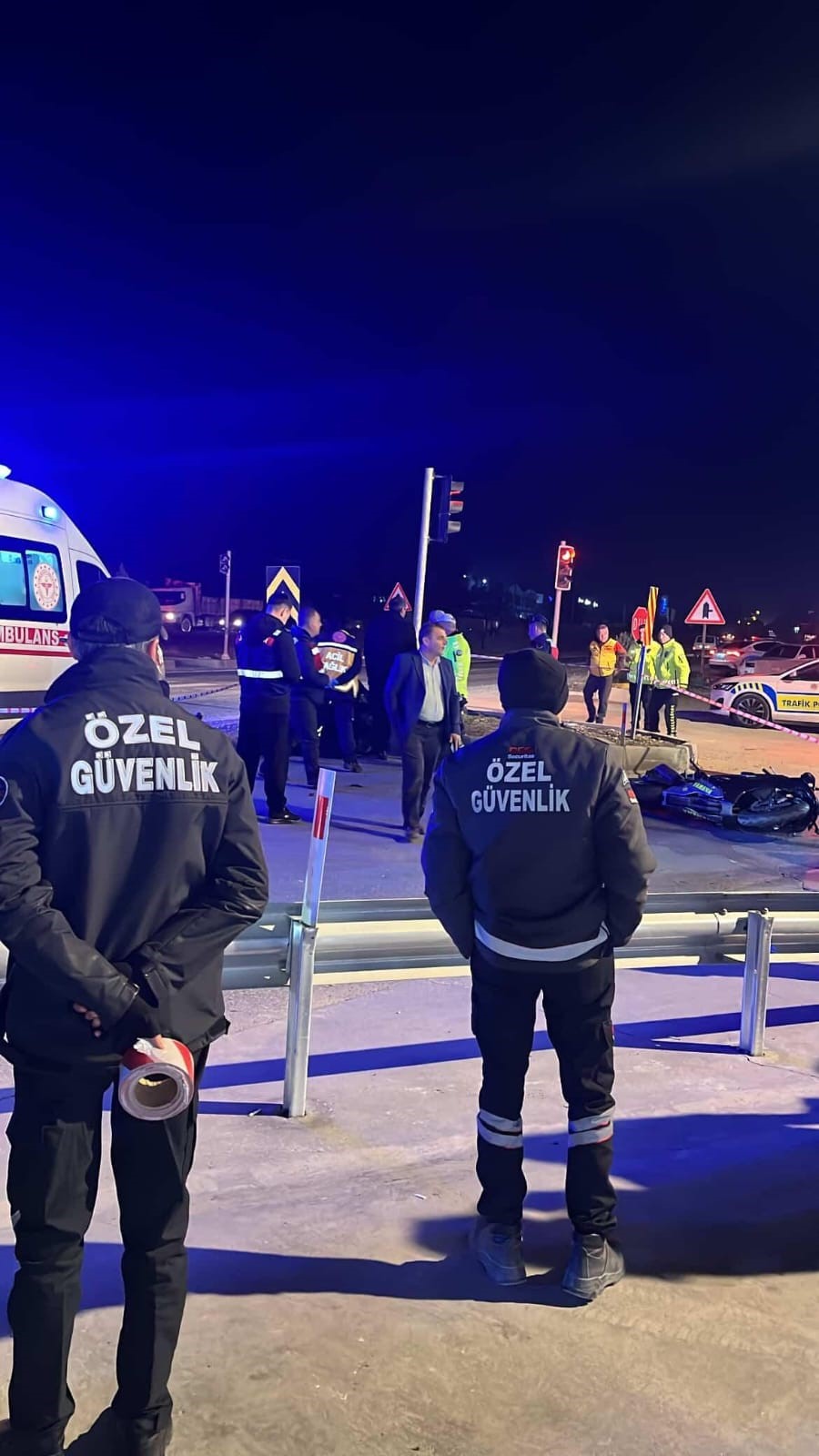 Kırmızı Işık Ihlali Ölümle Sonuçlandı! Tırla Çarpışan Motosiklet Sürücüsü Olay Yerinde Öldü (2)
