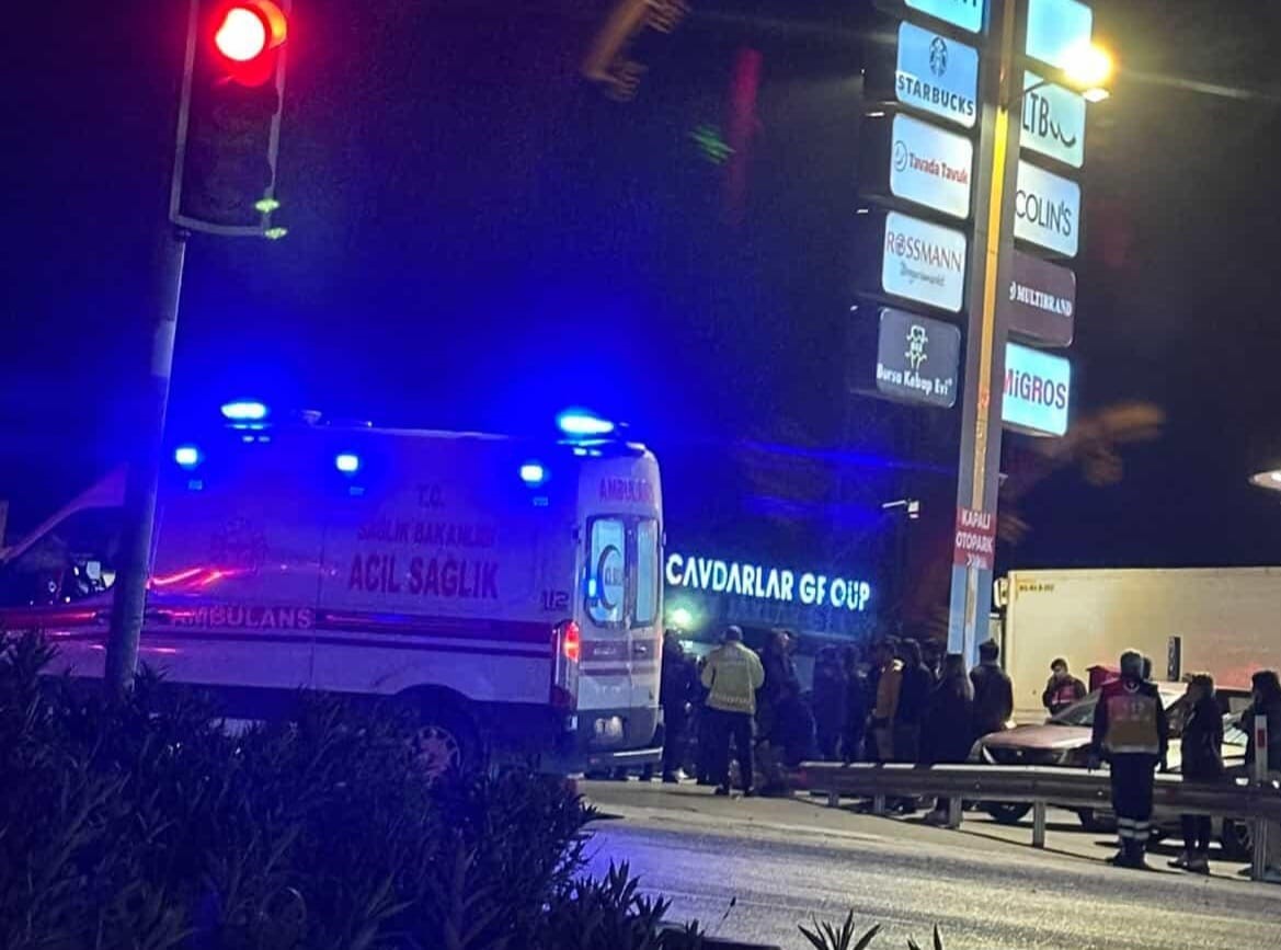 Kırmızı Işık Ihlali Ölümle Sonuçlandı! Tırla Çarpışan Motosiklet Sürücüsü Olay Yerinde Öldü (3)