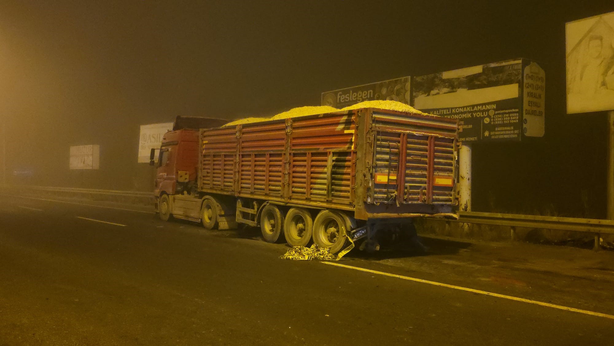 Kırmızı Işıkta Bekleyen Tıra Ok Gibi Saplandı 4 Kişi Olay Yerinde Can Verdi (3)