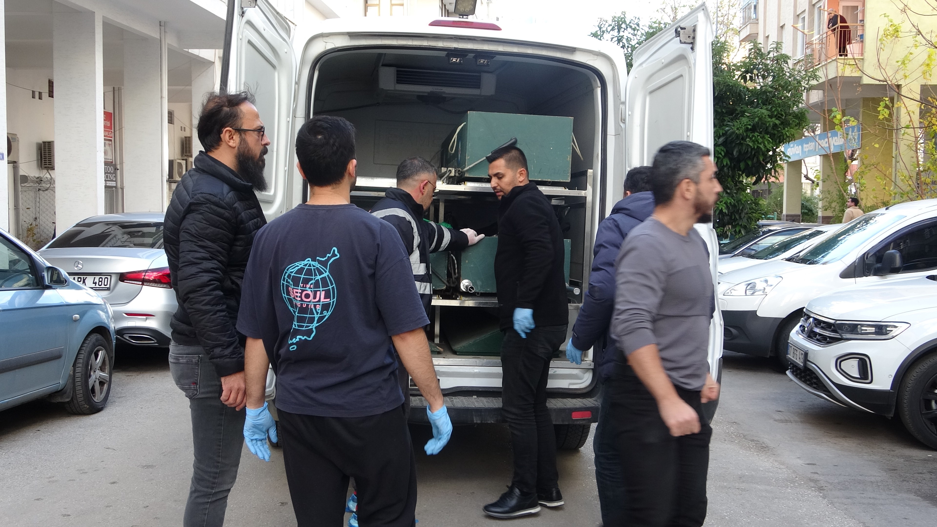 Kızı Yedek Anahtarla Girdi! Annesini Oturma Odasında Ölü Buldu (5)