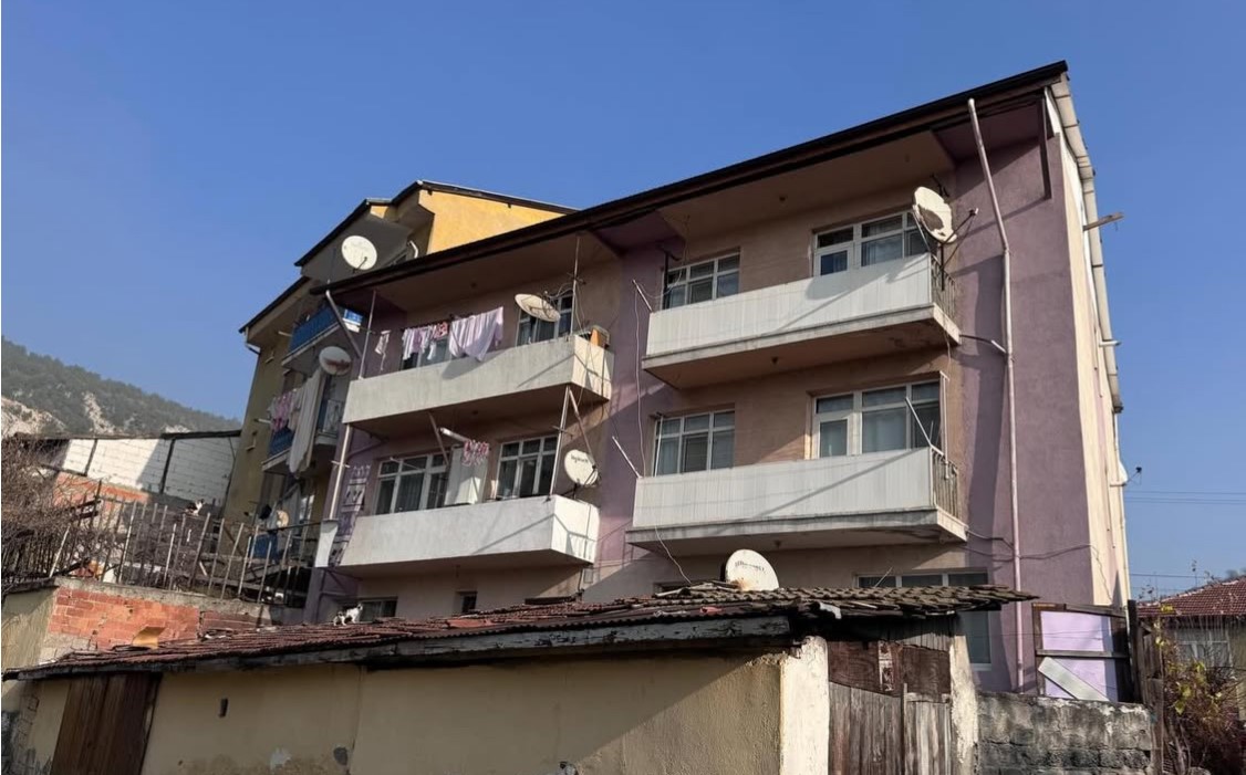 Komşular Gördü, Gerçek Ortaya Çıktı! Adam Evinin Önünde Ölü Bulundu (4)