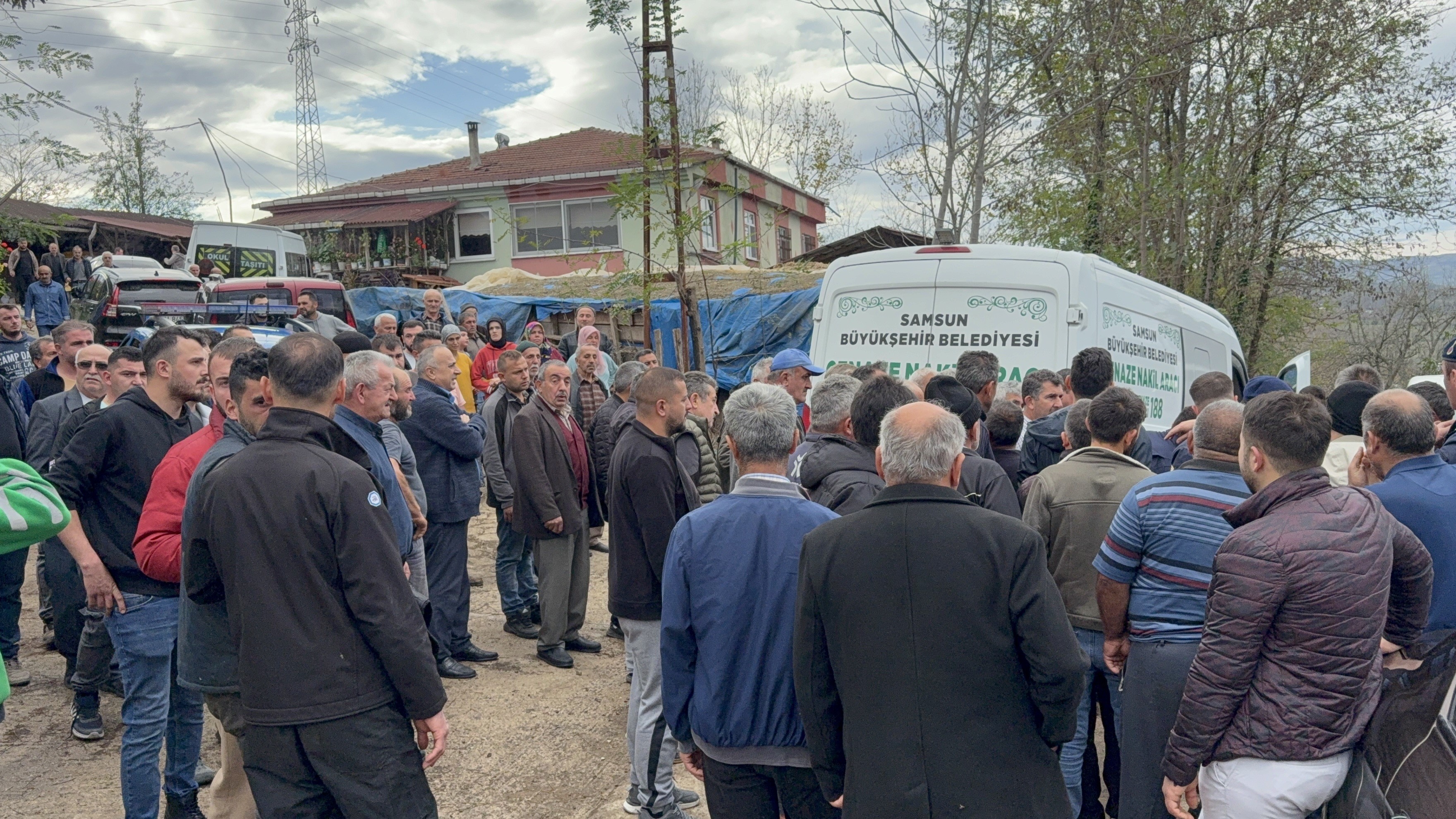 Komşusuna Yardım Etmek Istedi Sonu Felaketle Bitti Ağaç Dalı Can Aldı! (1)-1