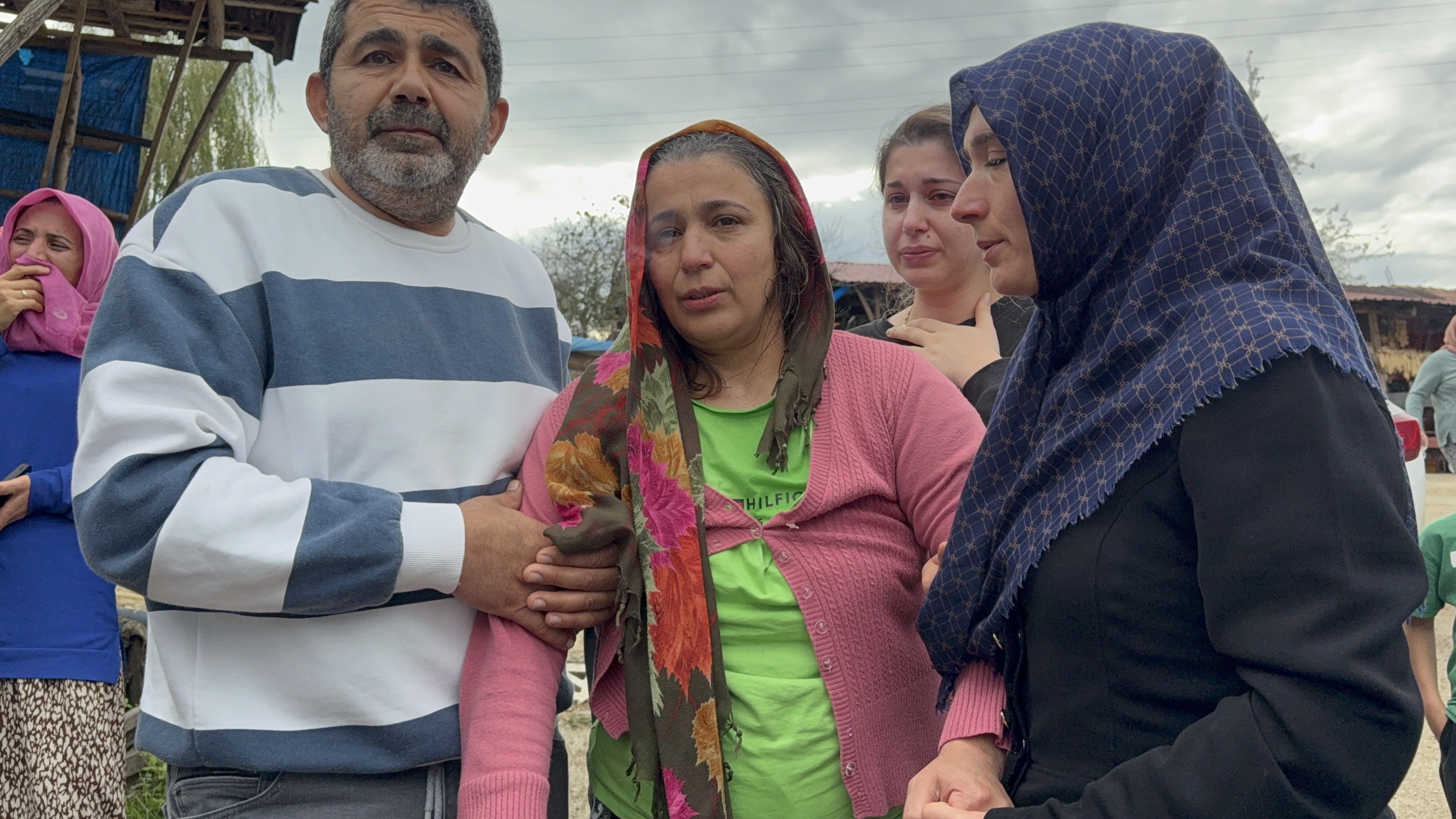 Komşusuna Yardım Etmek Istedi Sonu Felaketle Bitti Ağaç Dalı Can Aldı! (2)
