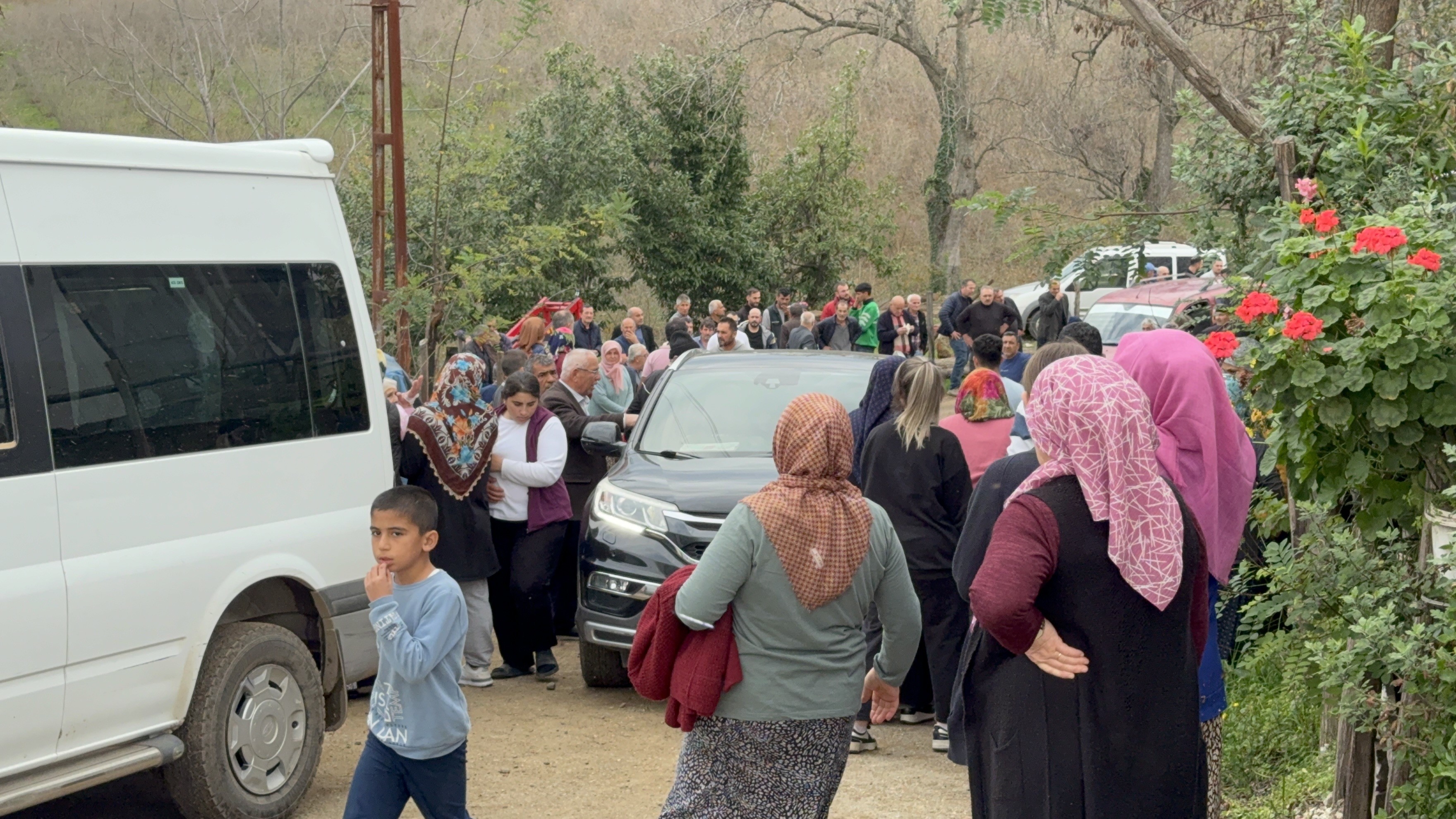 Komşusuna Yardım Etmek Istedi Sonu Felaketle Bitti Ağaç Dalı Can Aldı! (3)