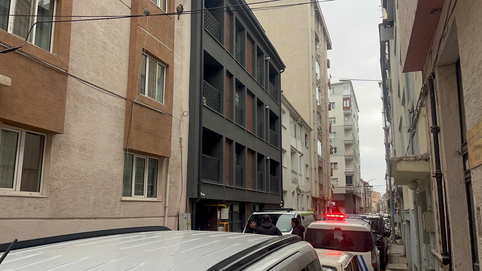 Kontrol Için Girilen Dairede Acı Manzara 43 Yaşındaki Adam Ölmüş Bulundu (3)