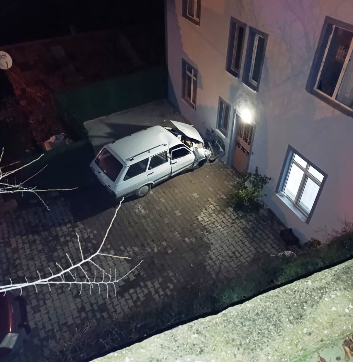 Kontrolden Çıkan Araç Evin Duvarına Saplandı 67 Yaşındaki Kadın Yolcu Hayatını Kaybetti (2)