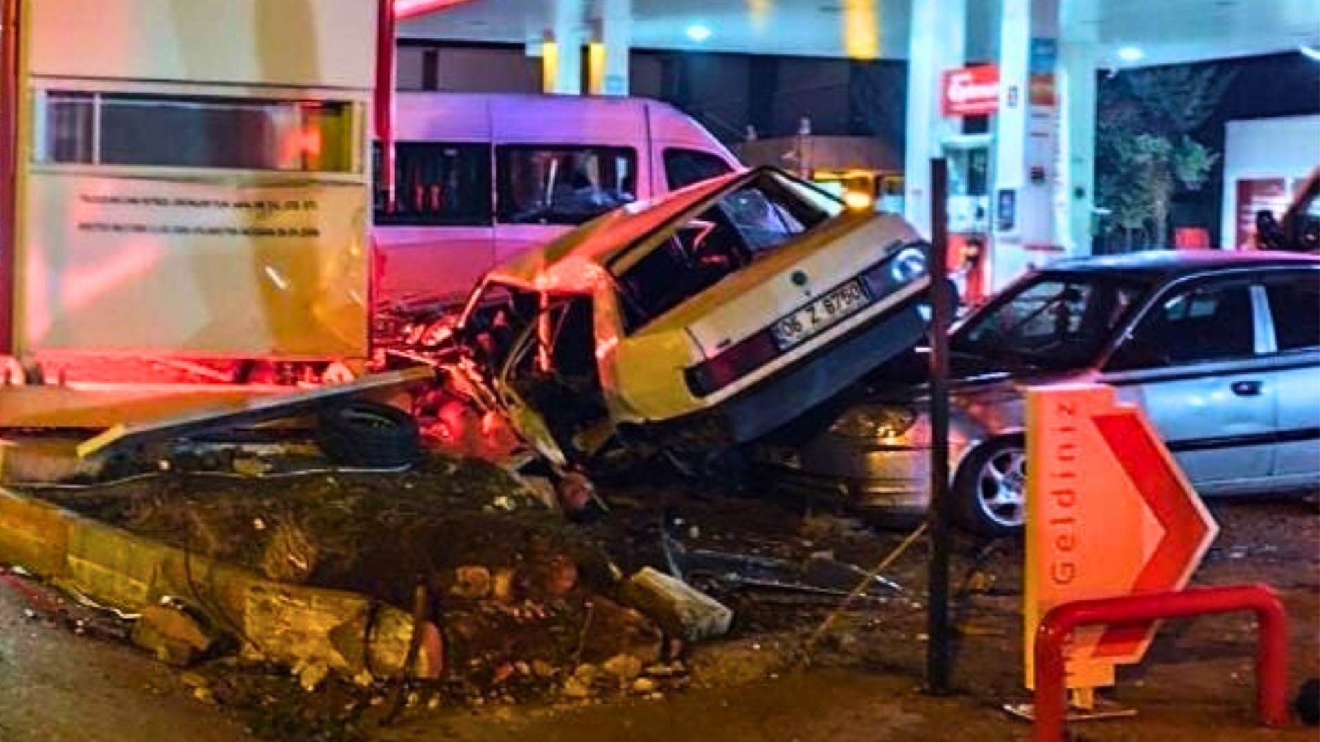 Kontrolden Çıkan Otomobil Can Aldı 21 Yaşındaki Genç Hayatını Kaybetti (4)