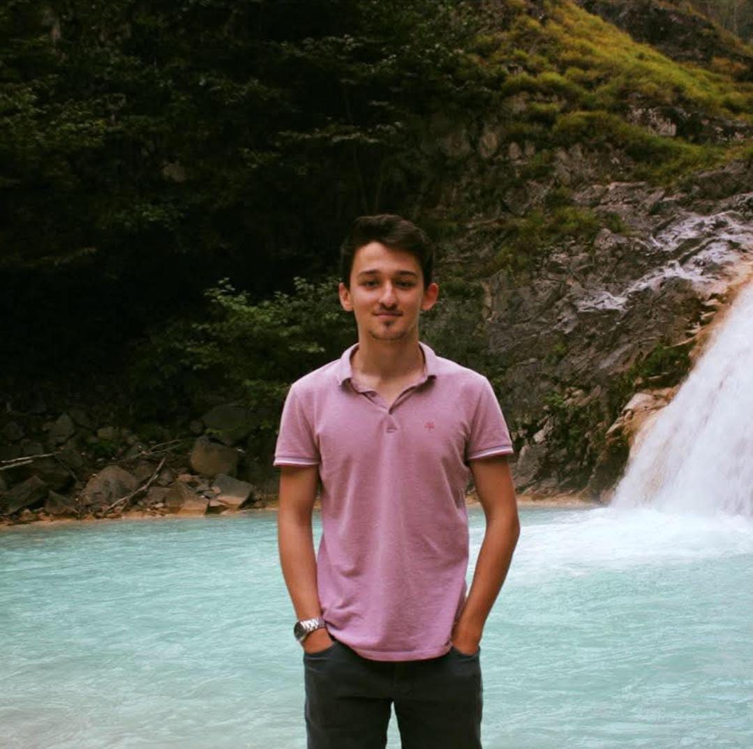 Kontrolden Çıkan Otomobil Gişelere Çarptı 27 Yaşındaki Doktor Alevler Arasında Can Verdi (5)