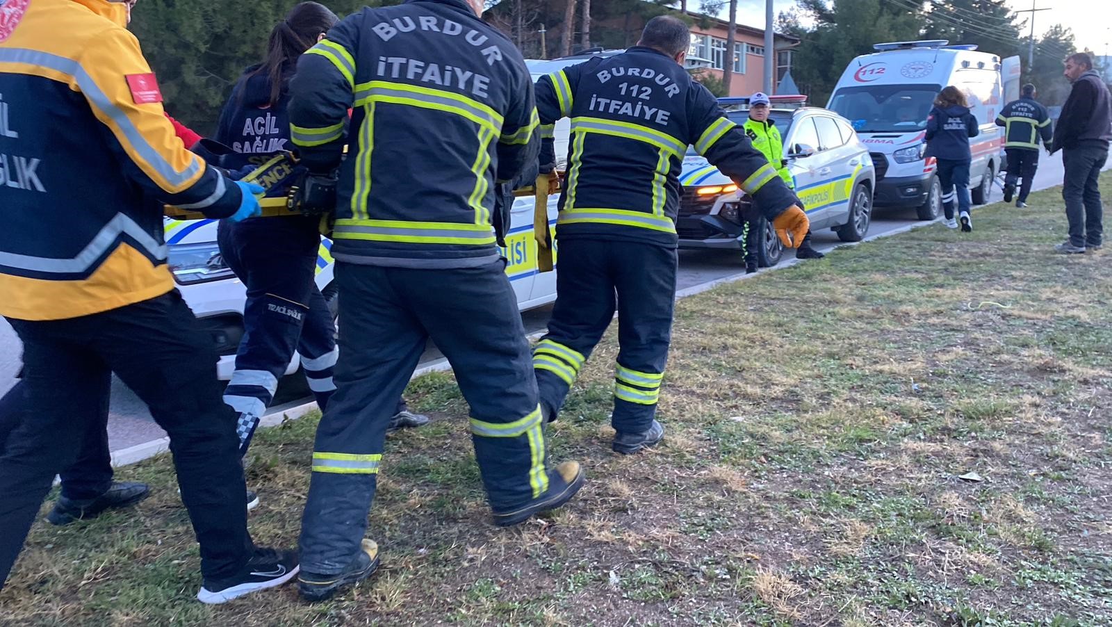 Kontrolden Çıkan Otomobil Karşı Şeride Uçtu 2 Kardeş Hayatını Kaybetti, 5 Yaralı (8)