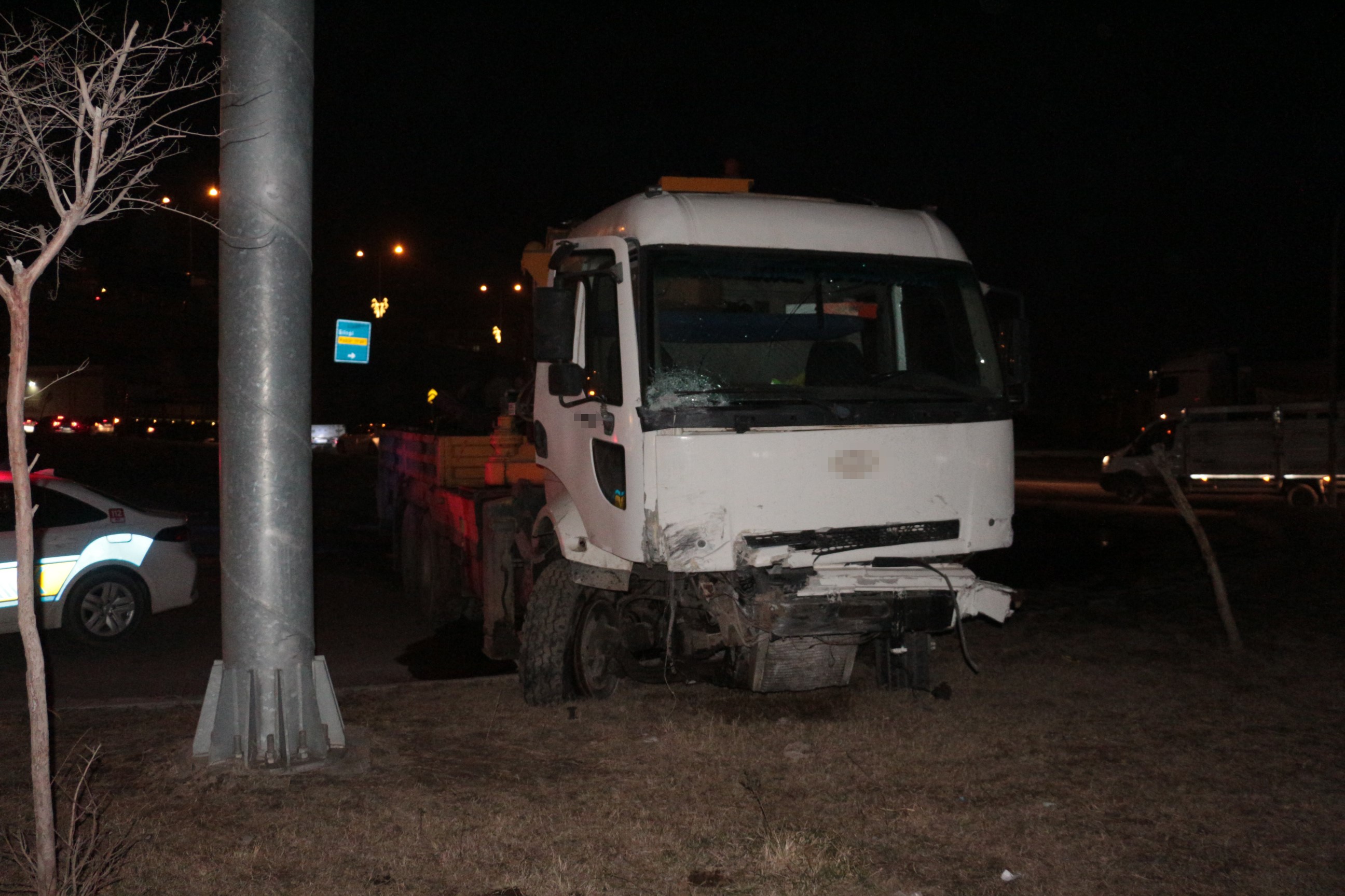 Kontrolden Çıkan Vinç 300 Metre Boyunca Önüne Geleni Biçti! 6 Araç Hurdaya Döndü, 7 Yaralı (6)