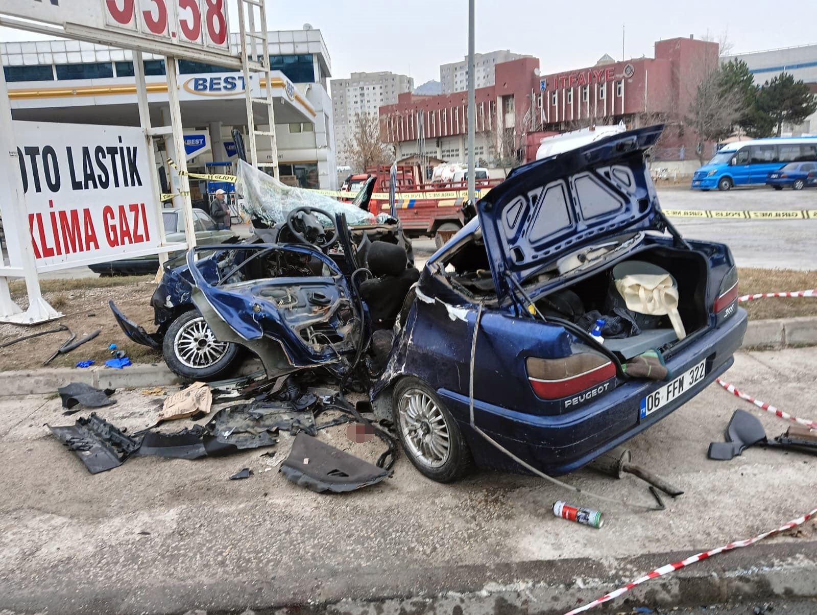 Kontrolsüz Manevra Faciaya Dönüştü Karşı Yola Geçmek Istedi, Canından Oldu! (4)