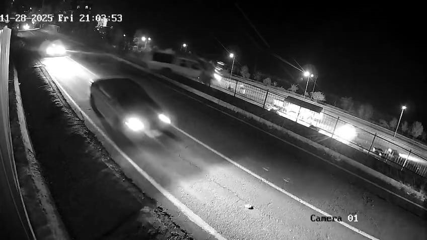 Kontrolünü Kaybeden Kamyonet 40 Metrelik Uçurumdan Düştü! Bir Kişinin Öldüğü Kaza Güvenlik Kamerasında (2)