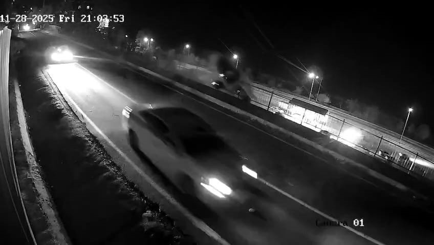 Kontrolünü Kaybeden Kamyonet 40 Metrelik Uçurumdan Düştü! Bir Kişinin Öldüğü Kaza Güvenlik Kamerasında (4)