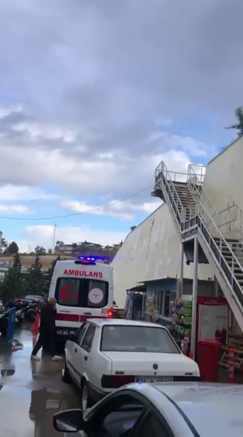 “Konumdaki O Kadın Beni Getirdi” Diyen Tır Sürücüsü, Hastanede Trafik Kabusu Yarattı (4)