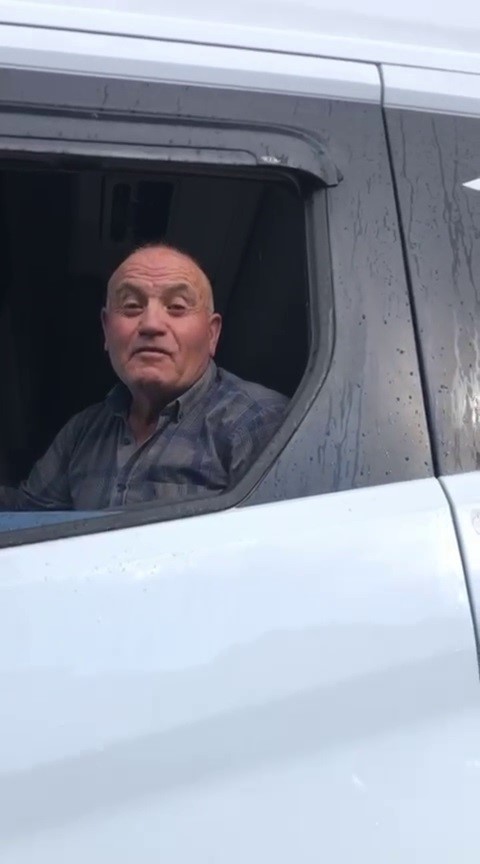 “Konumdaki O Kadın Beni Getirdi” Diyen Tır Sürücüsü, Hastanede Trafik Kabusu Yarattı (5)