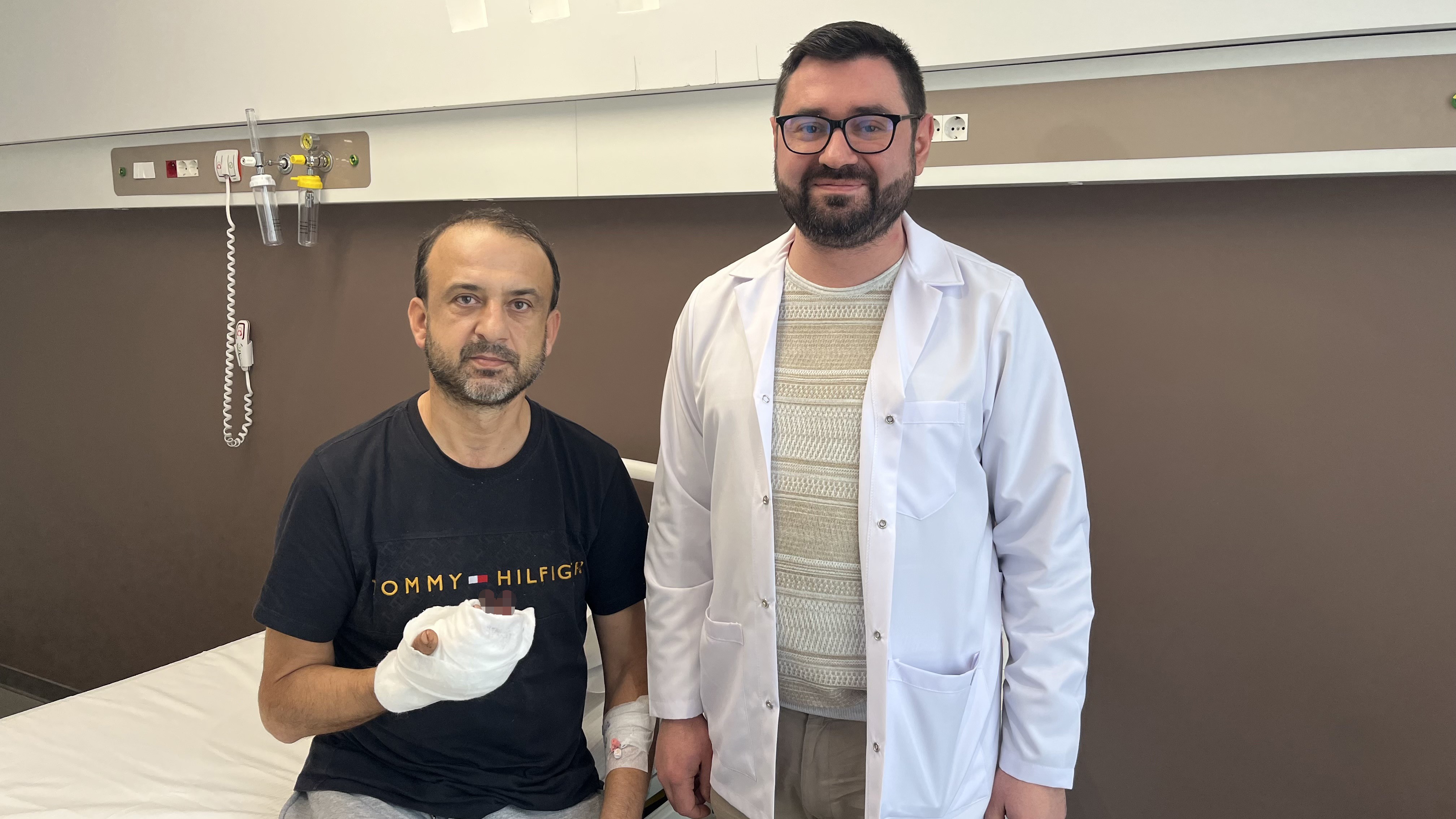 Kopan Parmağını Buzda Sakladı, 600 Kilometre Yol Geldi 14 Saat Sonra Mucize (5)