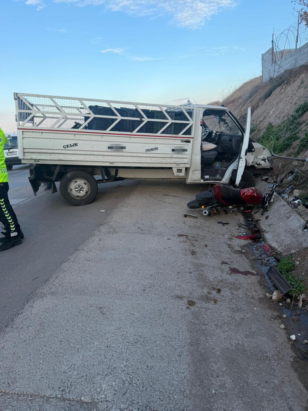 Korkunç Kaza! Kamyonetle Çarpışan Motosiklet Sürücüsü Hayatını Kaybetti (3)