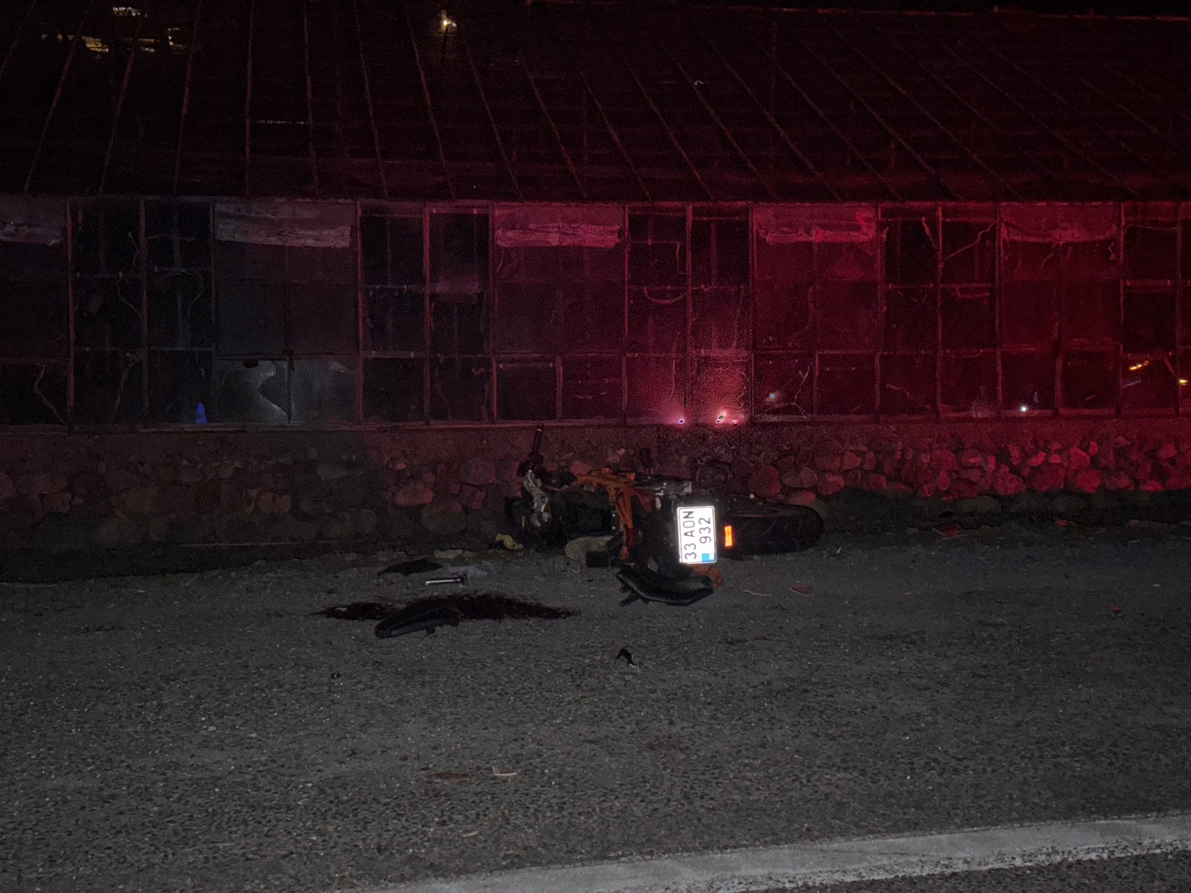 Korkunç Kaza Motosiklet Parçalandı, Sürücü Yaşam Savaşı Veriyor (2)