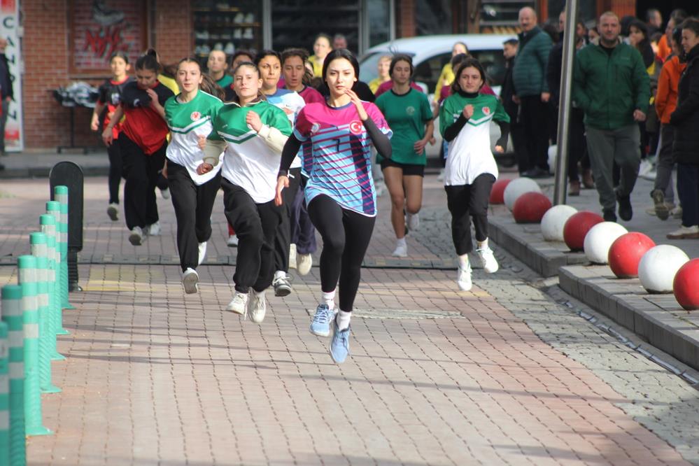 Kulada Ataturk Kir Kosusu Coskusu (2)