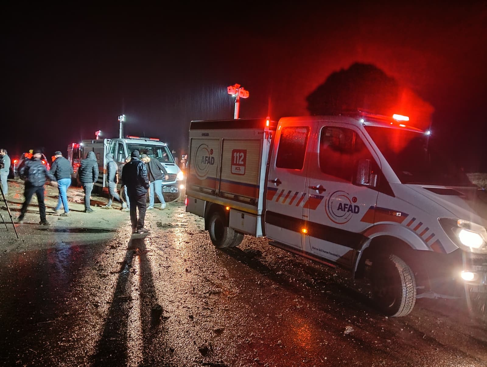 Libya Genelkurmay Başkanı’nın Bulunduğu Jet Düştü! Enkaz Çevresi Güvenlik Çemberine Alındı (4)