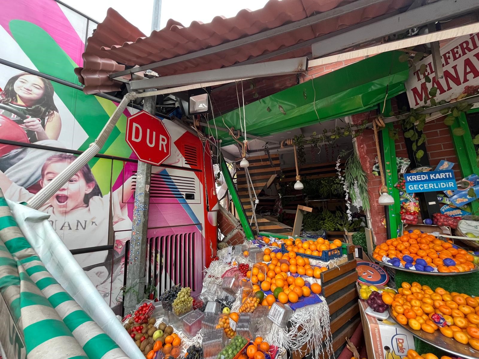 Lise Önünde Korku Dolu Anlar Otobüs Freni Boşalınca Dehşet Saçtı (2)