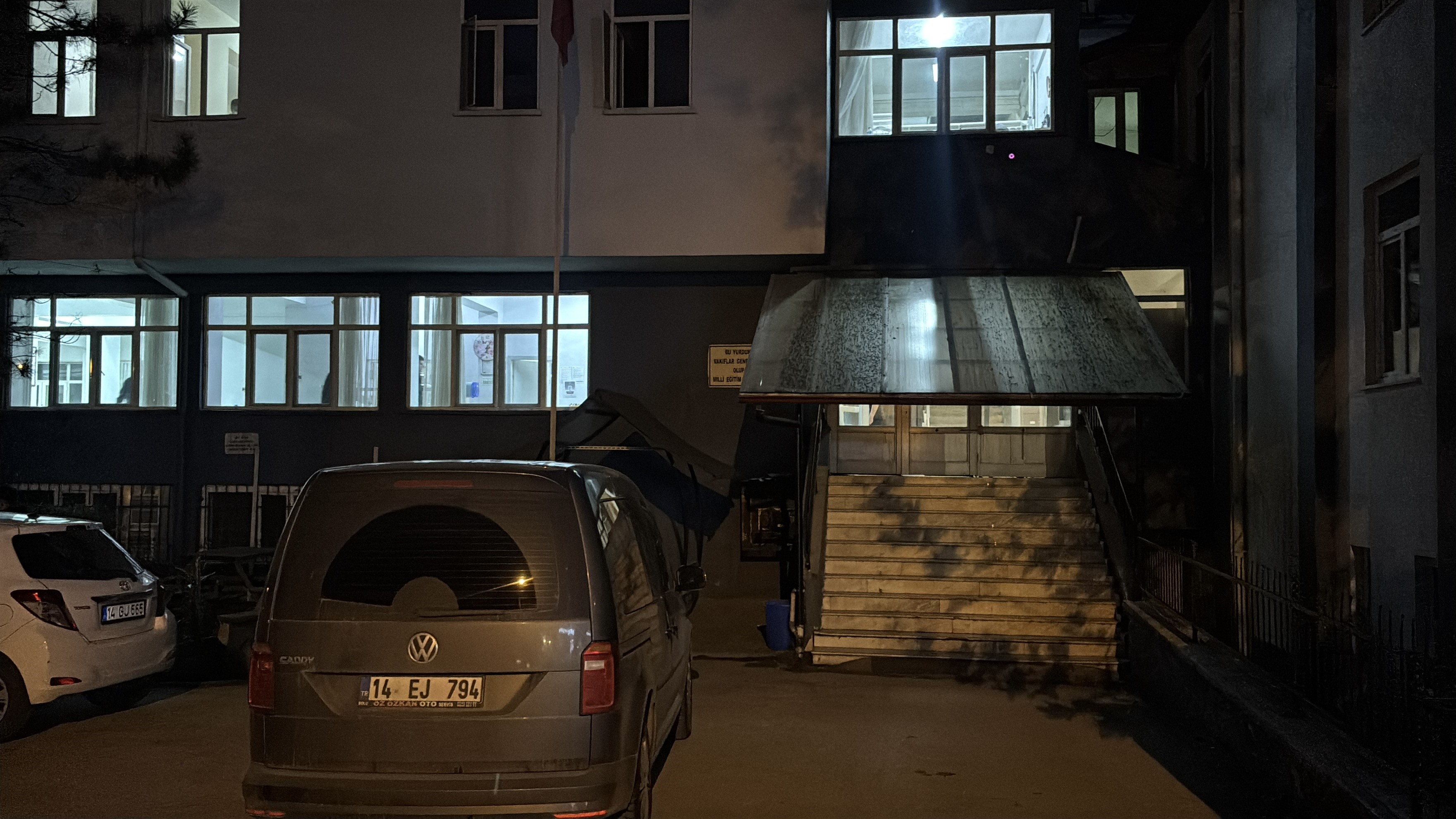 Liselilerin Arasinda Kan Dokuldu01 (1)