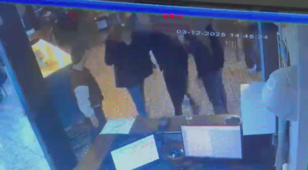 Lokma Bogazina Kacti Oluyorum Diye Feryat Etti Garson Hayatini Boyle Kurtardi (3)