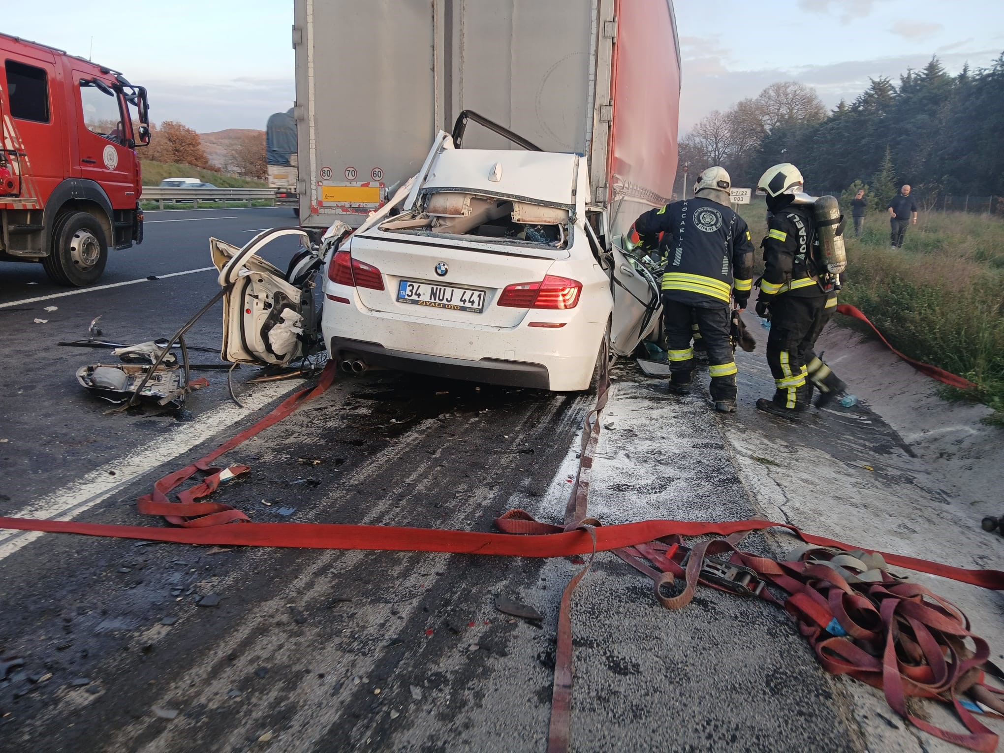 Lüks Otomobille Ölüm Yolculuğu 18 Yaşındaki Sürücü Hayatını Kaybetti (2)
