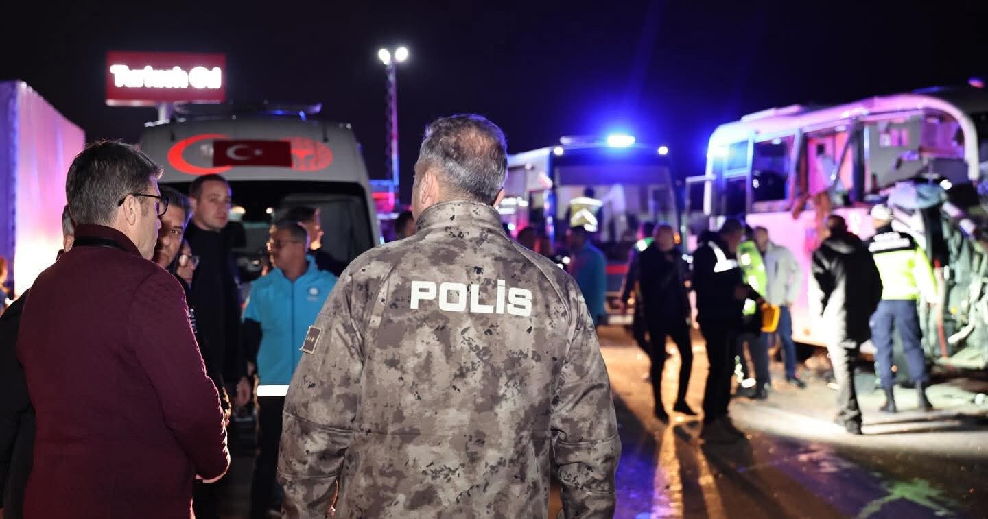 Mahkum Transferi Felakete Döndü! Zincirleme Kazada 23 Kişi Yaralandı (3)