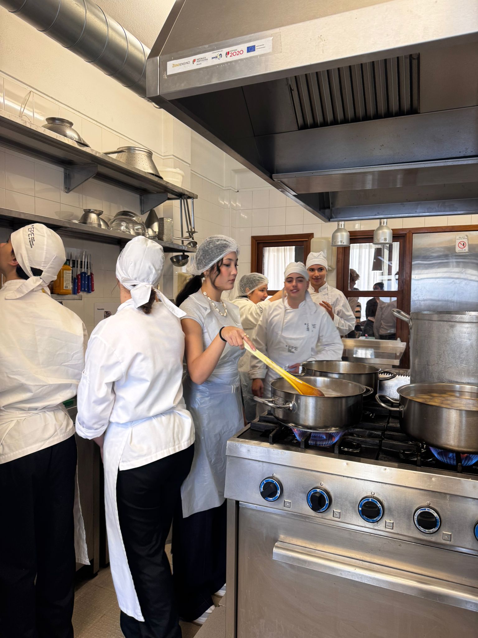 Manisa Borsa Istanbul Kiz Mtal Ogrencileri Egitim Hareketliligini Tamamladi (3)