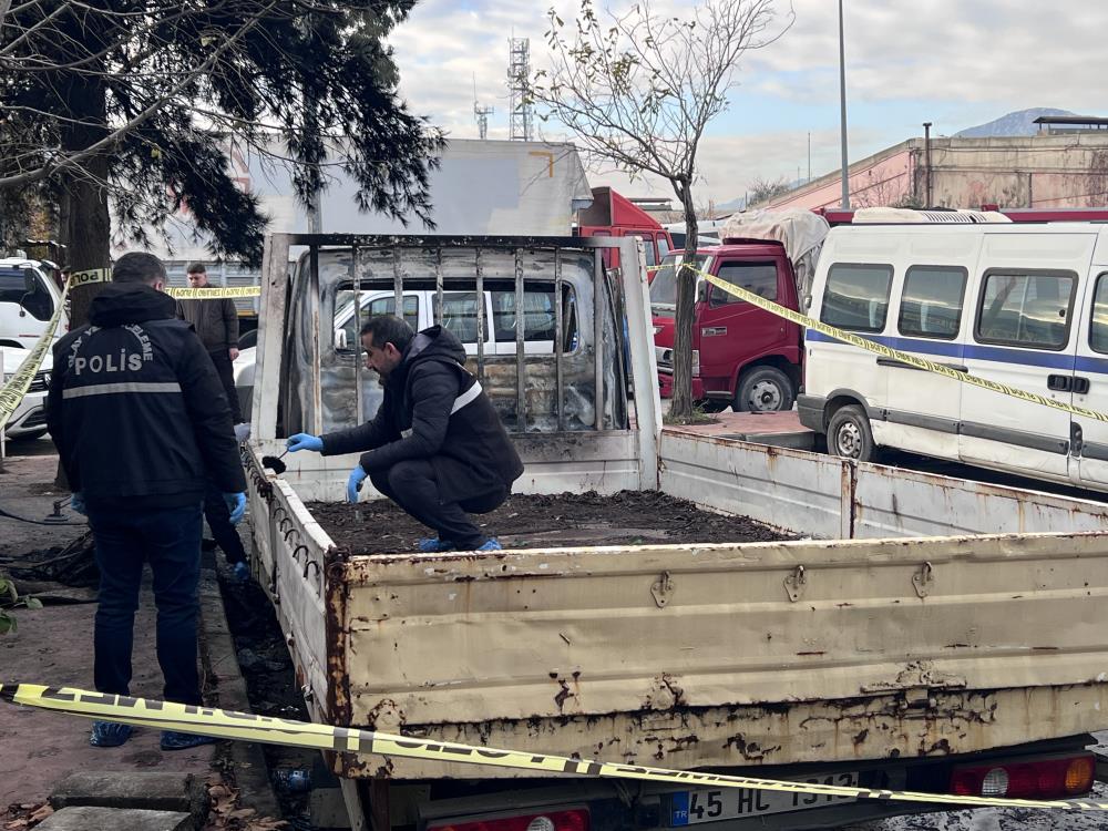 Manisada Arac Yanginina Giden Ekipler Cesetle Karsilasti (3)